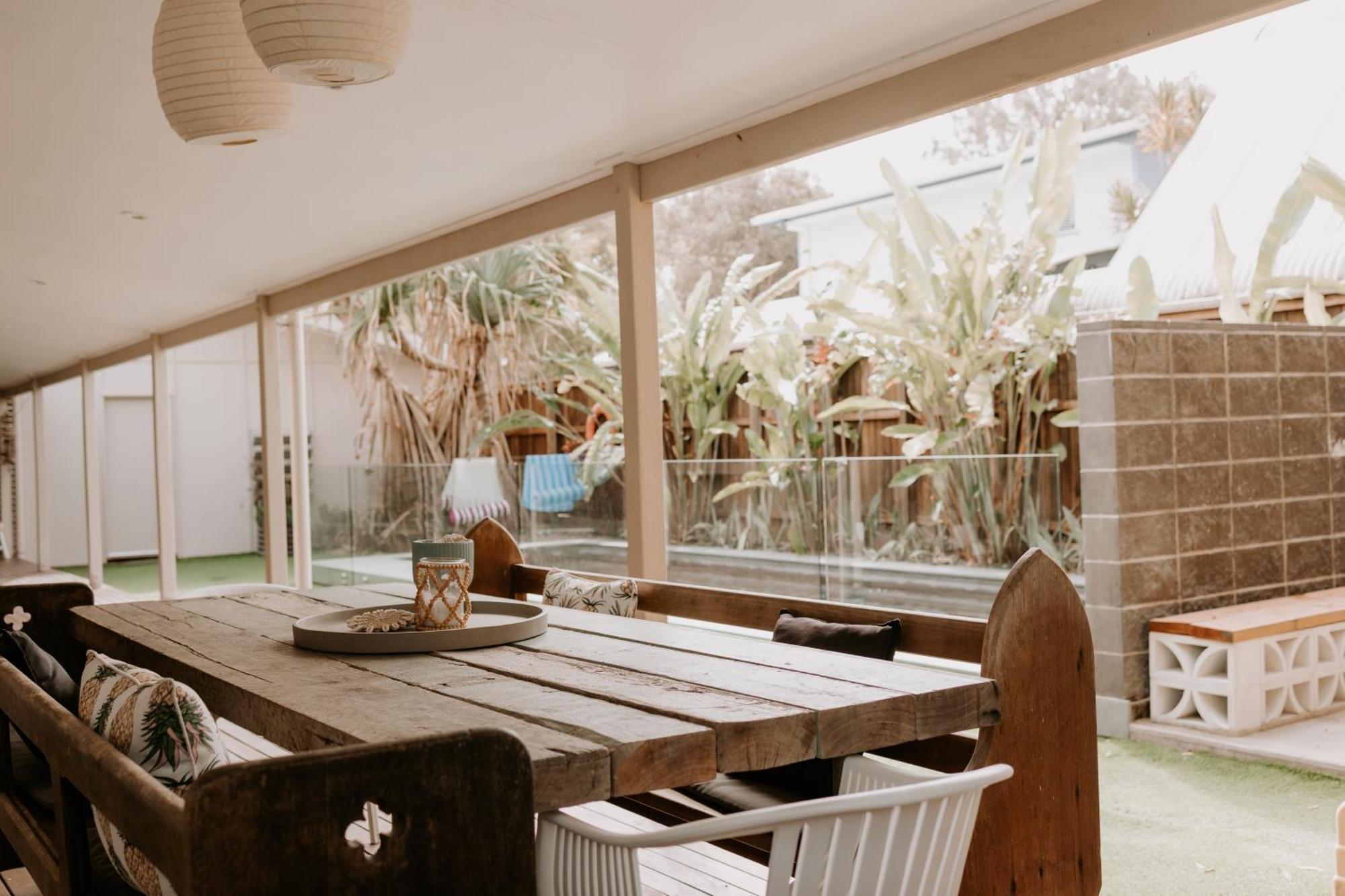 Gorgeous 5 Bedroom House. Dog/kid Friendly. Holiday home Marcoola